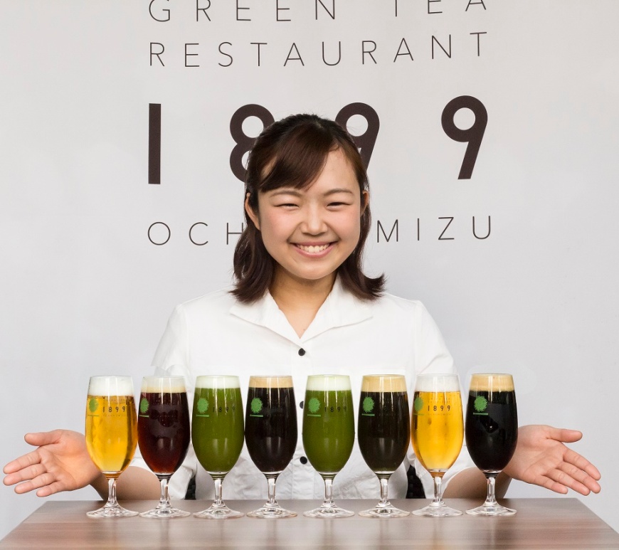 A Tokyo mescolano tè e birra al Matcha Beer Garden